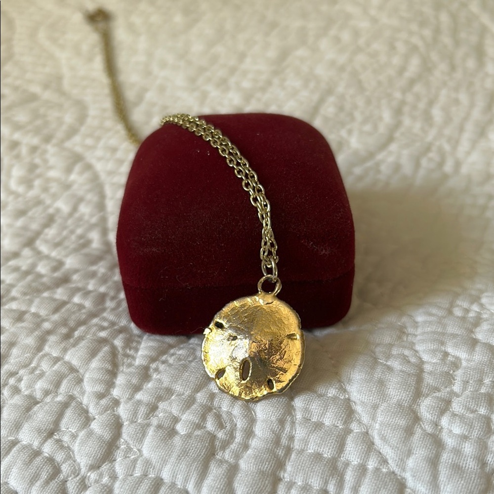 Gold tone Sand Dollar Pendant and 22” chain Necklace